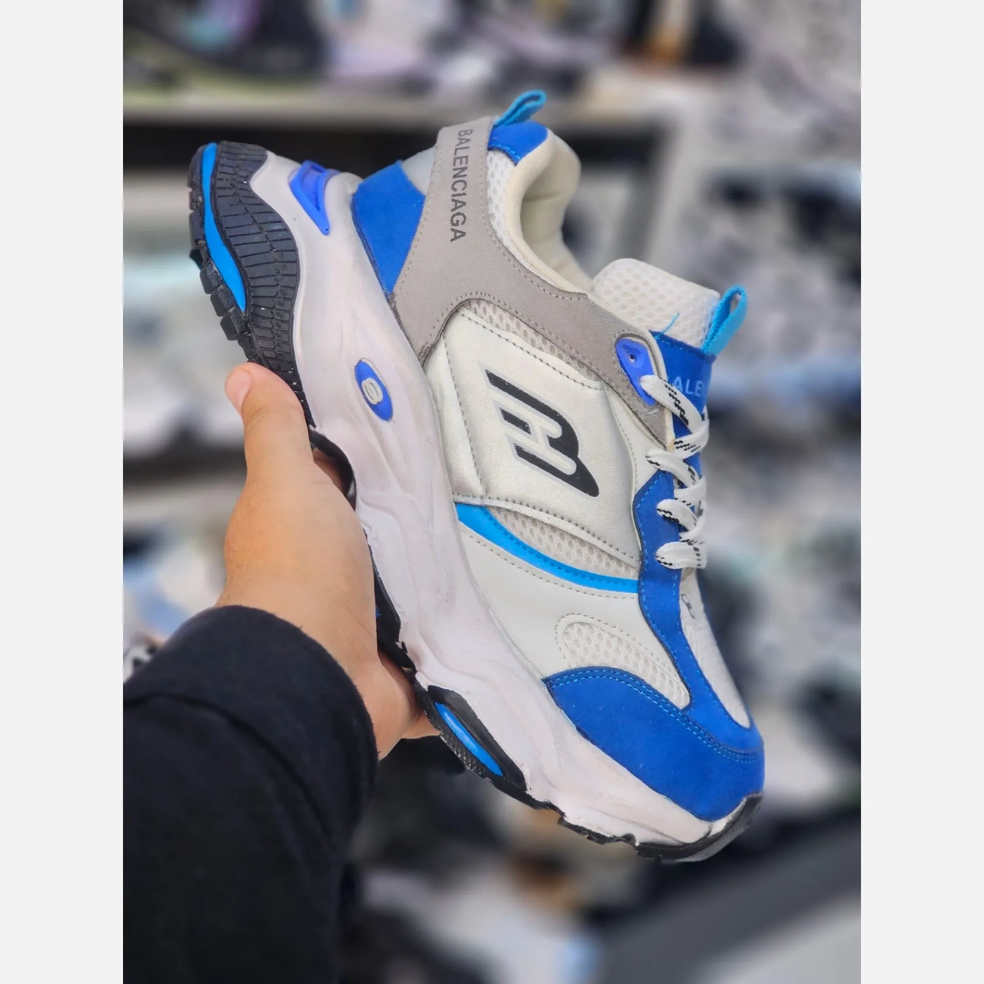 3d4e2b27-5b7c-4de9-89bd-b0d99d6da1c6 کفش اسپرت مردانه بالنسیاگا سفید آبی لژدار سایز 41 تا 44 - Image 1