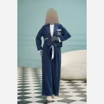 ست کت و شلوار زنانه مزونی طرح اسب گلدوزی شده به همراه کمربند پارچهای سه تکه - تصویر 8