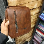 کیف دوشی اسپرت مردانه چرم مصنوعی طرح زارا - تصویر 3