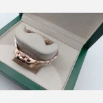 ساعت مچی زنانه دیزل رزگلد صفحه سفید چهار موتوره با بند استیل و تقویم - Image 2