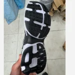 کفش اسپرت مردانه نایک مدل V2K با رویه مش و چرم مصنوعی و زیره EVA رنگی - تصویر 4