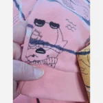 ست بلوز شلوار بچگانه طرح پنگوئن پاییزه مخمل سلانیک پنبه صورتی خردلی 1 تا 7 سال - Image 4