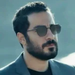 عینک آفتابی پلیس مدل چند ضلعی UV400 زنانه و مردانه فریم فلز و کائوچو رنگ مشکی طلایی - تصویر 5