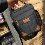 کیف دوشی اسپرت مردانه چرم مصنوعی دو طبله ابعاد 24x18x7 سانتیمتر - تصویر 3