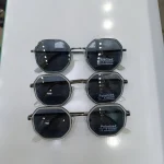 عینک آفتابی پلیس مدل چند ضلعی UV400 زنانه و مردانه فریم فلز و کائوچو رنگ مشکی طلایی - تصویر 17