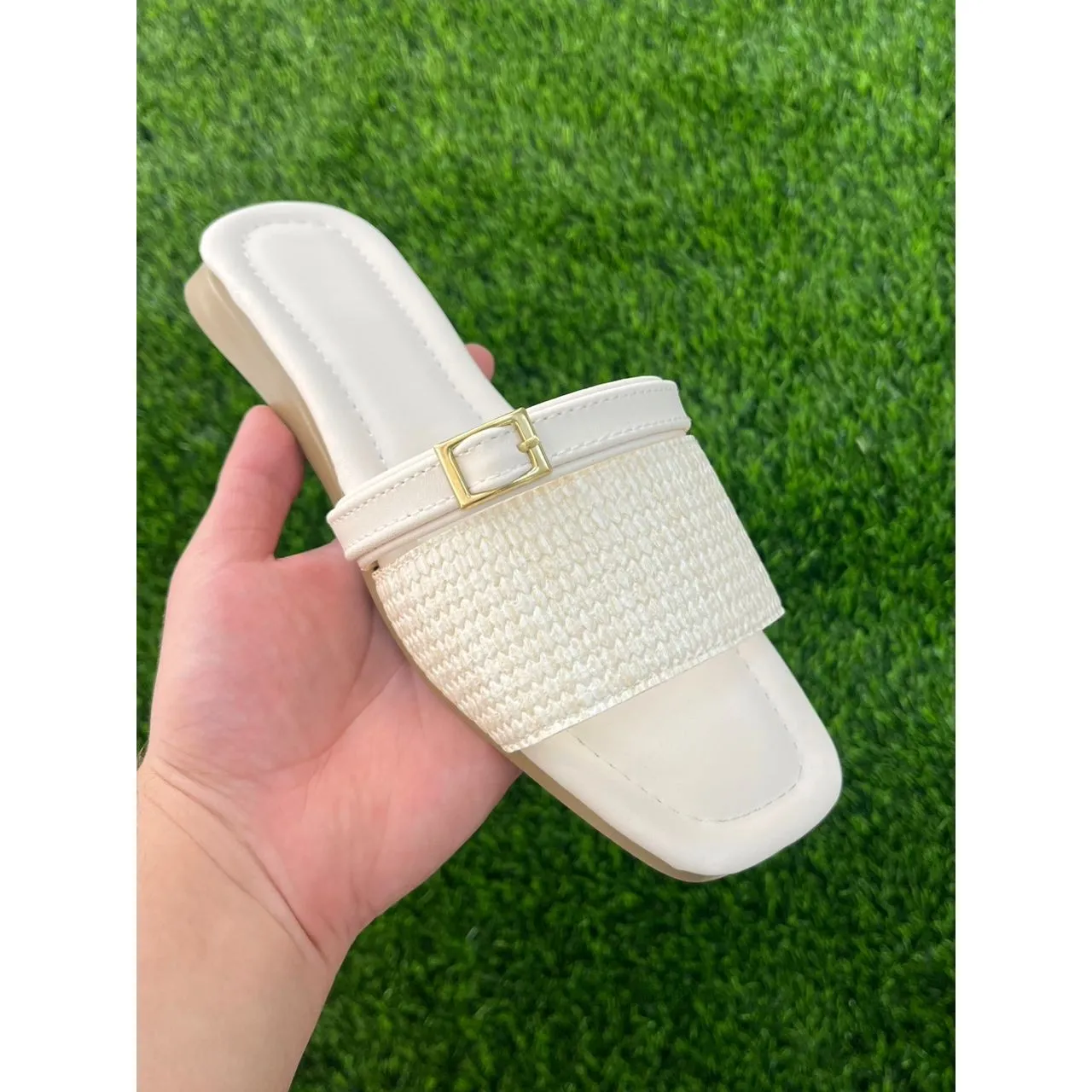 843c148b-1df4-4ca6-9e2e-2d5cb8a57a84 دمپایی زنانه روفرشی فانتزی مدل Roze با رویه چرم و زیره سبک - Image 1
