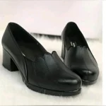 کفش طبی زنانه پاشنه دار مدل هلالی با رویه چرم صنعتی مشکی و زیره PVC - Image 2