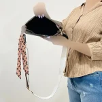 کیف دستی دوشی زنانه طرح دار کد 1419 جنس چرم مصنوعی - Image 4