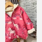 کاپشن دخترانه مموری ضد آب طرح تک شاخ داخل خز سرخابی 2 تا 9 سال - تصویر 3