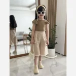 ست تاپ و شلوارک دخترانه طرح سلنا جنس پنبه و لنین سایز 2 تا 9 سال - تصویر 2