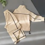 ست بلوز و شلوار دورس دو نخ لاکرا نیم زیپ دخترانه مدل miu miu قلبی - تصویر 3