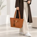 کیف زنانه چرم مصنوعی ابعاد 40 در 27 سانتیمتر - تصویر 4