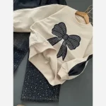 ست بلوز و شلوار لی دخترانه دورس پنبه مدل پاپیون نگین دار سایز 50 تا 70 - تصویر 4